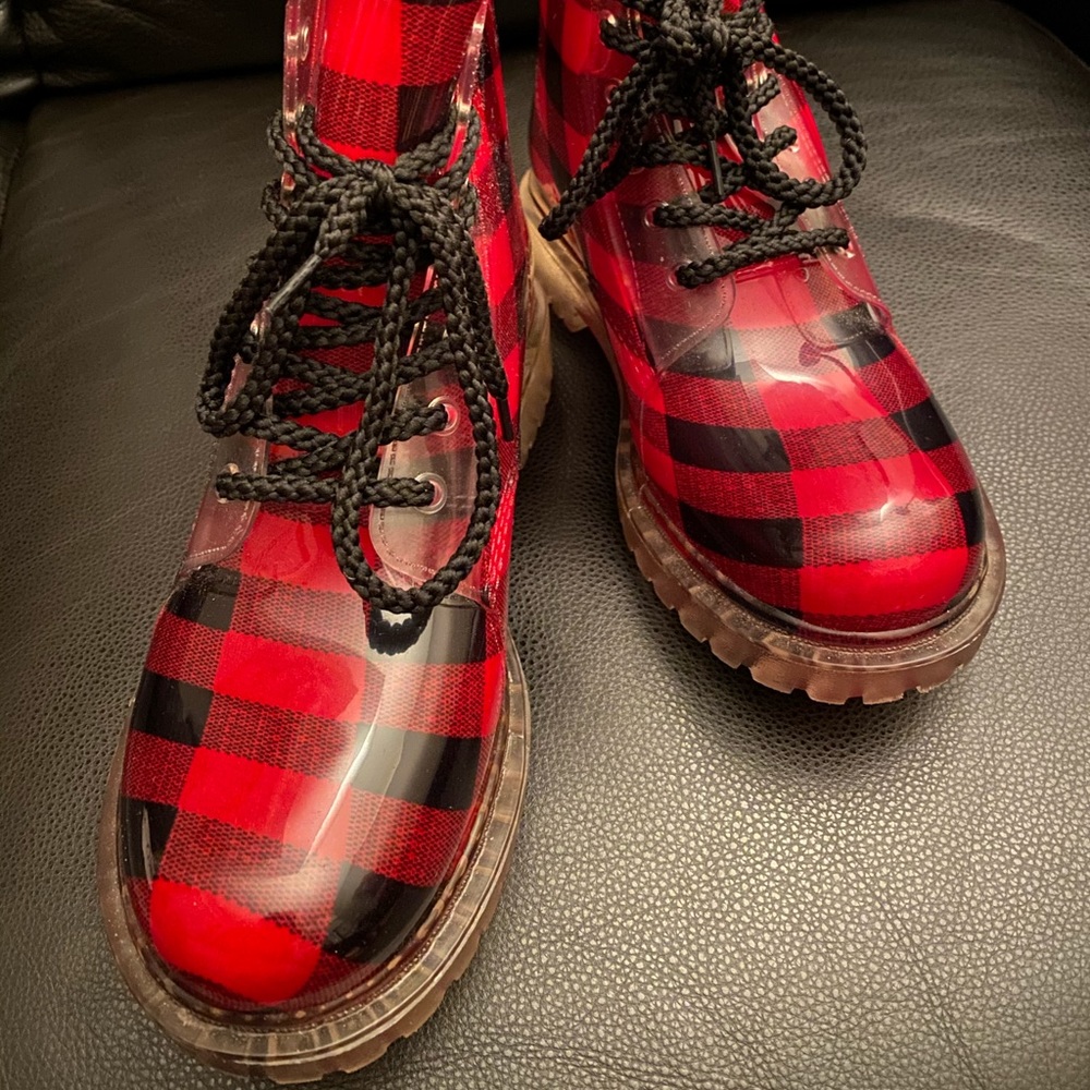 Red & Black Dirty Laundry Women’s Boot